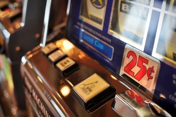 Sugar Rush slot game interface showing candy symbols and cluster-pay grid